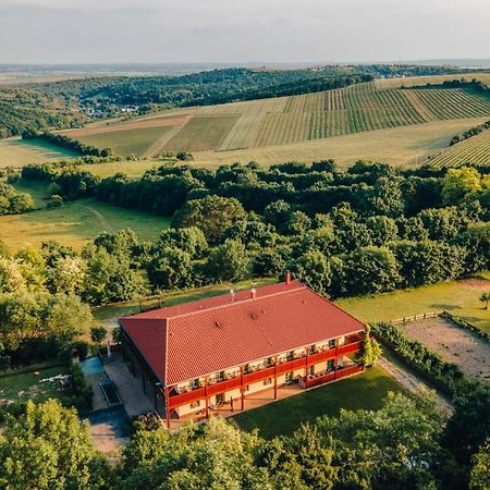 Farma Ovci Terasy Villa Němčičky Exteriör bild