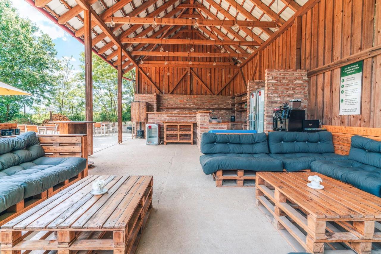 Farma Ovci Terasy Villa Němčičky Exteriör bild