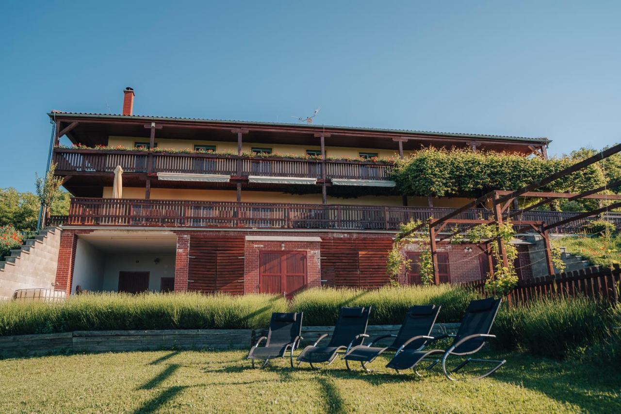 Farma Ovci Terasy Villa Němčičky Exteriör bild