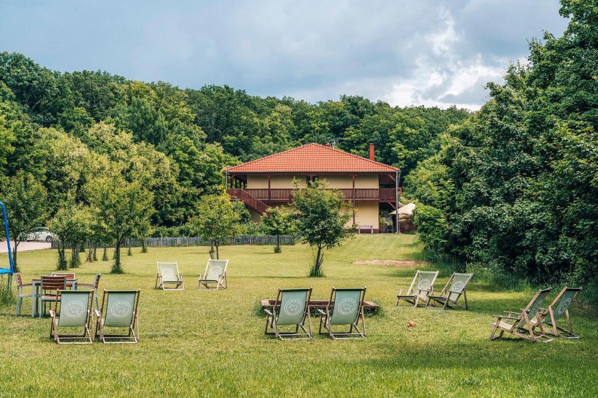 Farma Ovci Terasy Villa Němčičky Exteriör bild